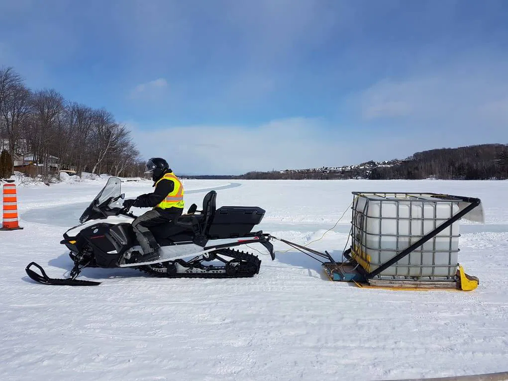La mise en place de l'anneau de glace