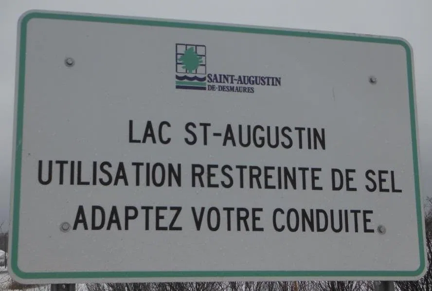 Un tronçon de l'autoroute Félix-Leclerc traverse également son bassin versant.