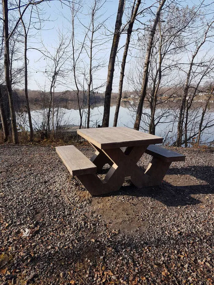 Accès par le parc Riverain